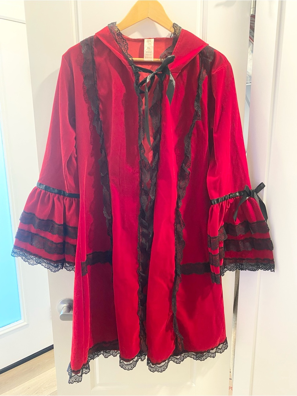 Women’s XL Little Red Riding Hood Costume Red Velvet Black Lace Hood Halloween